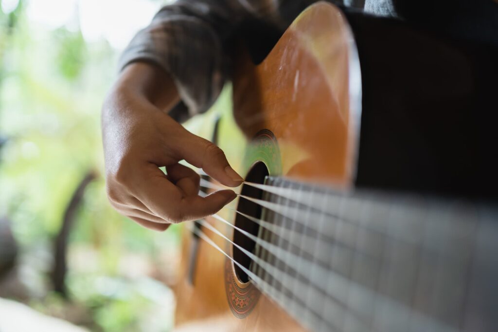 4 Tips To Becoming A Better Acoustic Guitar Player