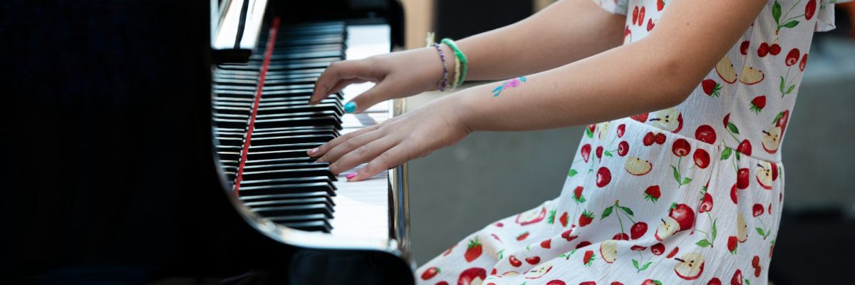 Girl playing a gran piano
