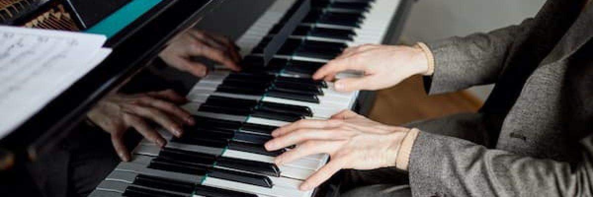 pianist-playing-the-piano-at-lesson