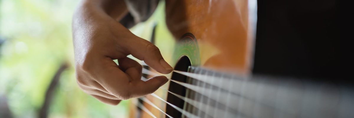4 Tips To Becoming A Better Acoustic Guitar Player
